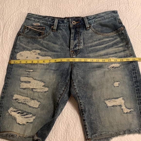 Cult of Individuality Logan Distressed Denim Short With Frayed trim - Picture 15 of 16